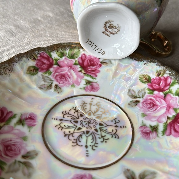 CASTLE Tea cup and Saucer - Picture 2 of 4